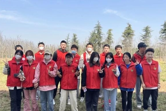 高新學子再“樹”新高