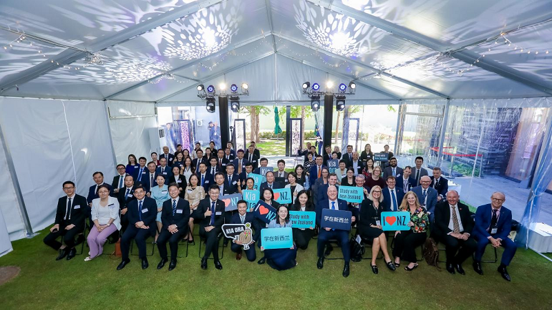 西安科技大學(xué)高新學(xué)院副院長張晨受邀深度參與中新教育盛會(huì)，共繪國際化辦學(xué)新藍(lán)圖