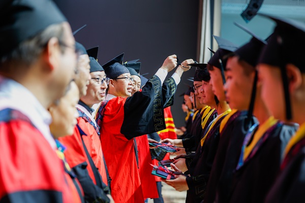 西安科技大學(xué)高新學(xué)院2025年畢業(yè)典禮暨學(xué)位授予儀式盛大啟幕