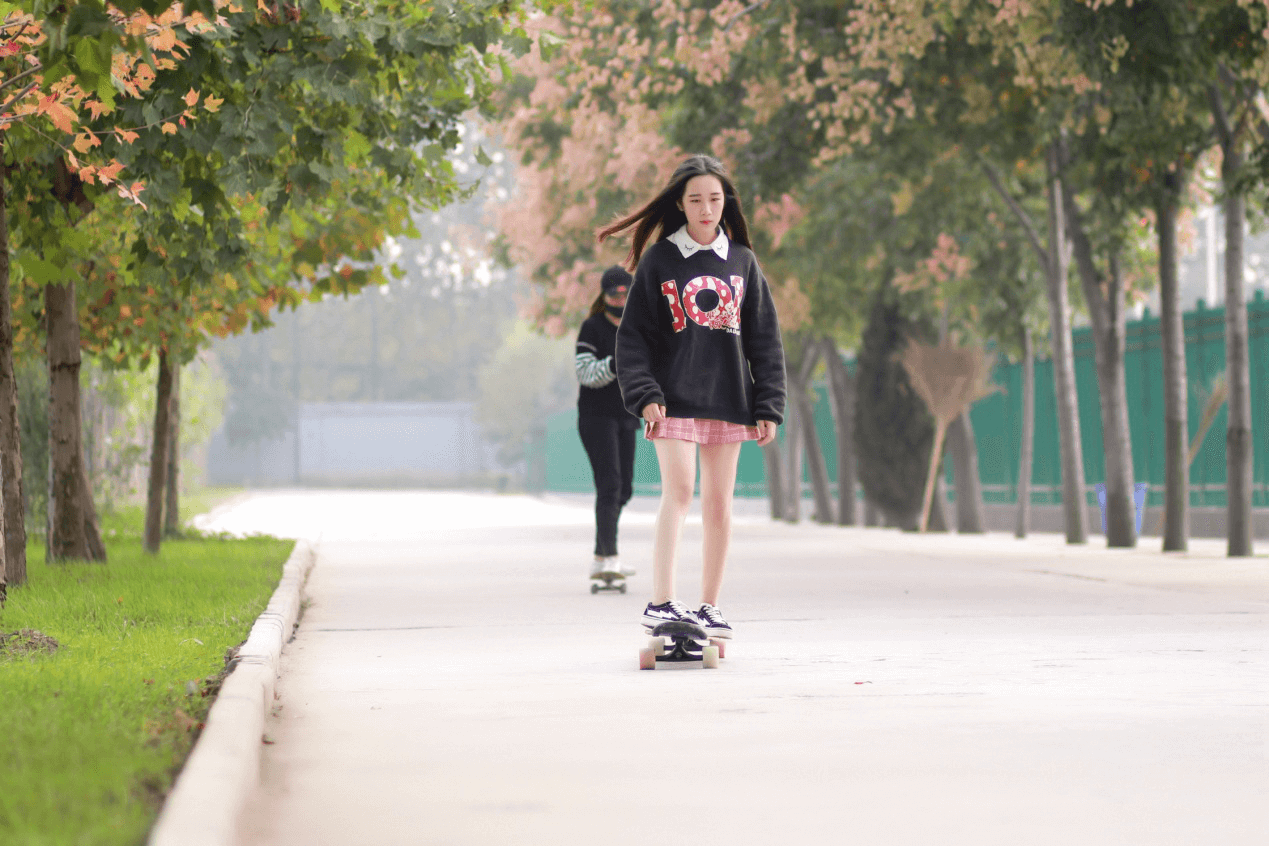 滑板社 （封面圖及內(nèi)文圖）